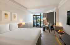 Номер Cabana with Private Terrace, Direct Pool & Beach Access