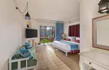 Двухместный номер Standard с видом на бассейн