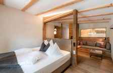 Трёхместный номер Deluxe с балконом и с видом на горы