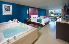 Номер Rock Royalty с видом на океан