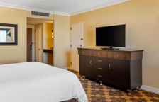 Двухместный номер Premier с видом на бассейн