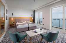 Одноместный семейный люкс Premium с балконом и с видом на море