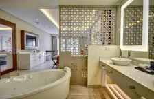 Полулюкс Swim Out Luxury