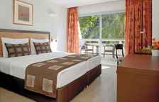 Четырёхместный номер Standard с 2 комнатами с балконом