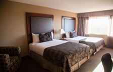 Четырёхместный номер Standard с балконом и с видом на бассейн