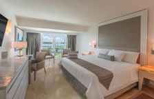 Номер Royale Deluxe с видом на лагуну