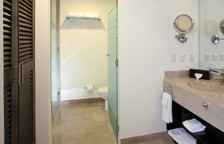 Двухместный номер Standard с балконом и с частичным видом на океан