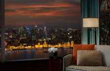 Двухместный номер Club Lounge Access (for 2 people only) The Bund River View
