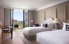 Четырёхместный номер Standard с балконом и с видом на залив