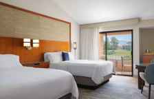 Четырёхместный номер Deluxe с видом на поле для гольфа