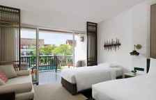 Двухместный номер Deluxe Lagoon с балконом и с видом на бассейн