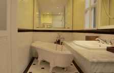 Двухместный номер Premier с видом на бассейн