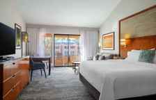 Двухместный номер Deluxe с видом на бассейн