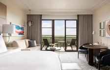 Номер с видом на озеро