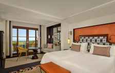 Двухместный номер Grand с балконом и с видом на залив