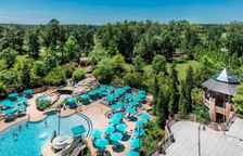 Четырёхместный номер Standard с балконом и с видом на бассейн