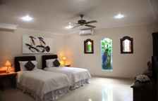 Четырёхместный семейный номер Standard с видом на море