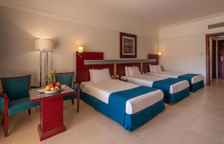 Трёхместный номер Premium с видом на бассейн