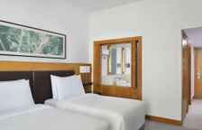 Двухместный номер Executive с балконом и с частичным видом на море