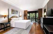 Двухместный номер Standard с балконом и с видом на бассейн