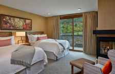 Четырёхместный семейный люкс с красивым видом из окна