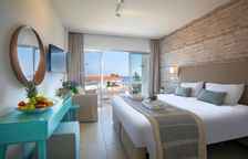 Двухместный номер Premium с частичным видом на море