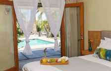 Двухместный номер Premium с видом на бассейн