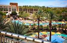 Четырёхместный номер Standard с балконом и с видом на бассейн