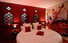 Двухместный номер Moulin Rouge Round Bed