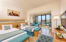 Двухместный номер Deluxe с видом на бассейн