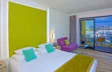 Двухместный номер Standard с балконом и с видом на гавань