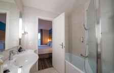 Двухместный номер Privilege с балконом и с видом на озеро