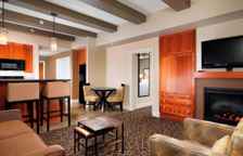 Люкс c 1 комнатой с балконом и с красивым видом из окна