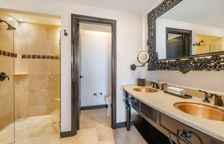 Двухместный люкс c 1 комнатой с балконом и с видом на бассейн