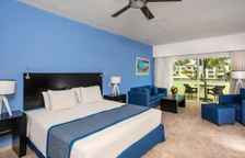 Люкс Privilege с видом на бассейн