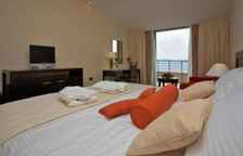 Двухместный номер with side sea view