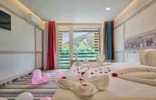 Двухместный номер Standard с балконом и с видом на горы