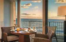 Двухместный номер Ocean Front для гостей с ограниченными возможностями (ванна)