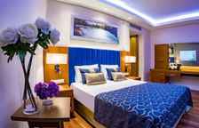 Одноместный номер Standard с частичным видом на море