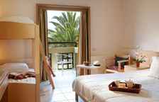 Номер Семейный с балконом и с видом на сад