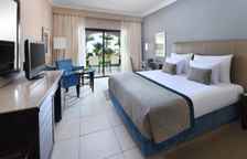 Двухместный номер семейный Deluxe с кроватью для детей с видом на сад