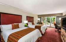 Четырёхместный номер Standard с балконом и с видом на залив