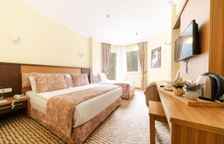 Трёхместный номер Standard с балконом и с красивым видом из окна