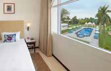 Двухместный номер Deluxe с видом на бассейн