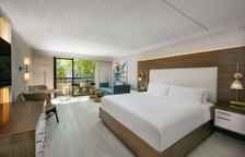 Номер с видом на бассейн