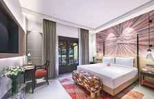 Двухместный номер Premium с балконом и с видом на бассейн