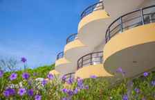 Двухместный номер Standard с балконом и с частичным видом на море