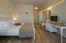 Одноместный номер Standard с частичным видом на море