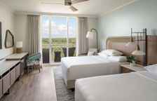 Четырёхместный номер с балконом и с частичным видом на бухту