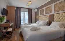 Трёхместный номер Deluxe с видом на озеро